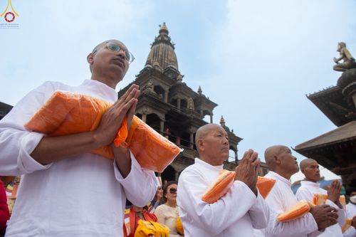 ภาพ No.77643:พิธีตัดปอยผมและปลงผมนาคธรรมทายาท ในโครงการบรรพชาสามเณรหมู่ ประเทศเนปาล วันที่ 11 มีนาคม พ.ศ.2566