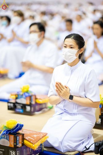 ภาพ No.84495:พิธีถวายผ้าอาบน้ำฝนและประทีปโคมไฟ ในวันอาสาฬหบูชา ณ ห้องแก้วสารพัดนึก 1 วัดพระธรรมกาย วันอังคารที่ 1 สิงหาคม พ.ศ. 2566