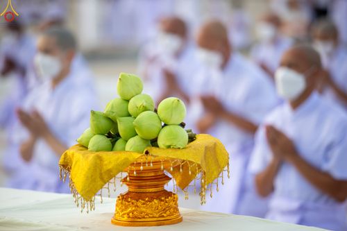 ภาพ No.84105:พิธีเวียนประทักษิณ พิธีวันทาเจดีย์ พิธีขอขมา และมอบผ้าไตร  ในโครงการบรรพชาอุปสมบทหมู่ธรรมทายาทรุ่นเข้าพรรษา และโครงการบรรพชาสามเณรโรงเรียนนานาชาติ รุ่นที่12 ในวันเสาร์ที่ 22 กรกฎาคม พ.ศ. 2566