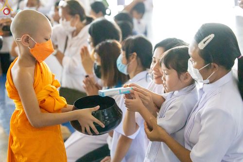 ภาพ No.81514:พิธีตักบาตร ข้าวสารอาหารแห้ง และพิธีบูชาข้าวพระ ณ สภาธรรมกายสากล วัดพระธรรมกาย วันเสาร์ที่ 3 มิถุนายน 2566