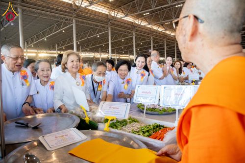 ภาพ No.287327:วันที่ 3 มกราคม พ.ศ.2569 พิธีถวายภัตตาหารเป็นสังฆทาน แด่พระธรรมยาตรา ณ วัดพระธรรมกาย  จังหวัดปทุมธานี ในโครงการธรรมยาตรา กตัญญูบูชา มหาปูชนียาจารย์ พระมงคลเทพมุนี(สด จนฺทสโร) พระผู้ปราบมาร อนุสรณ์สถาน 7 แห่ง ปีที่ 14