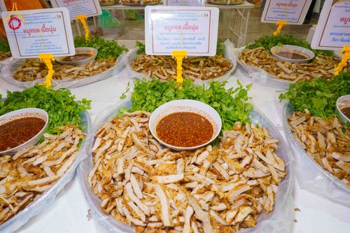 ภาพ No.303147:วันที่ 26 มกราคม พ.ศ. 2569 พิธีถวายภัตตาหารเป็นสังฆทาน แด่พระธรรมยาตรา ณ วัดพระธรรมกาย  จังหวัดปทุมธานี ในโครงการธรรมยาตรา กตัญญูบูชา มหาปูชนียาจารย์ พระมงคลเทพมุนี(สด จนฺทสโร) พระผู้ปราบมาร อนุสรณ์สถาน 7 แห่ง ปีที่ 14