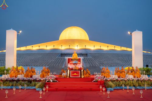 ภาพ No.90233:พิธีจุดประทีป 20,000 ดวง บูชาพระมหาธรรมกายเจดีย์ และบูชาพระมงคลเทพมุนี(สด จนฺทสโร) พระผู้ปราบมาร วันอังคารที่ 10 ตุลาคม พ.ศ. 2566 ณ ลานธรรมพระมหาธรรมกายเจดีย์ วัดพระธรรมกาย จ.ปทุมธานี