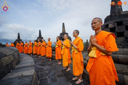 ภาพ No.280089:วันที่ 31 ธันวาคม พ.ศ. 2568 เดินธรรมยาตราที่บรมพุทธโธ อินโดนีเซีย