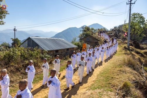 ภาพ No.80325:โครงการบรรพชาสามเณรภาคฤดูร้อน 100 รูป   ณ วัดมาศคันธะพุทธวิหาร เมืองลลิตปูร ประเทศเนปาล   ระหว่างวันที่ 5-15 เมษายน พ.ศ. 2566
