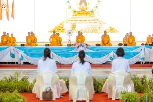 ภาพ No.318117:วันอาทิตย์ต้นเดือนที่ 5 เมษายน พ.ศ.2569 พิธีตักบาตร ณ บ้านแก้วเรือนทองคุณยายอาจารย์ฯ วัดพระธรรมกาย