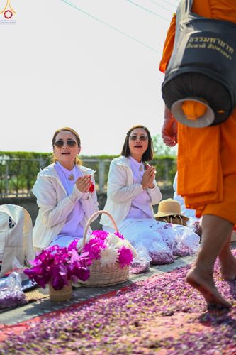 ภาพ No.299431:วันที่ 18 มกราคม พ.ศ. 2569 พิธีต้อนรับพระธรรมยาตรา ณ อนุสรณ์สถานลำดับที่ 5 สถานที่เผยแผ่วิชชาธรรมกายครั้งแรก อนุสรณ์สถานบางปลา วัดบางปลา อำเภอบางเลน จังหวัดนครปฐม ในโครงการธรรมยาตรา กตัญญูบูชา มหาปูชนียาจารย์ พระมงคลเทพมุนี(สด จนฺทสโร) พระผู้ปราบมาร อนุส