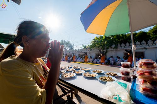 ภาพ No.292890:วันที่ 11 มกราคม พ.ศ. 2569 พิธีต้อนรับพระธรรมยาตรา ณ อนุสรณ์สถานลำดับที่ 3 สถานที่เกิดในเพศสมณะ วัดสองพี่น้อง อำเภอสองพี่น้อง จังหวัดสุพรรณบุรี ในโครงการธรรมยาตรา กตัญญูบูชา มหาปูชนียาจารย์ พระมงคลเทพมุนี(สด จนฺทสโร) พระผู้ปราบมาร อนุสรณ์สถาน 7 แห่ง ปีที