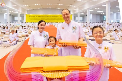 ภาพ No.318564:วันอาทิตย์ต้นเดือนที่ 5 เมษายน พ.ศ.2569 พิธีทอดผ้าป่าสมทบมหาสังฆทาน 40,000 กว่าวัดทั่วประเทศ ณ สภาธรรมกายสากล วัดพระธรรมกาย