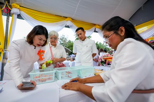 ภาพ No.313833:วันอาทิตย์ที่ 14 มีนาคม พ.ศ. 2569 ทำบุญเมืองหาดใหญ่ตักบาตรพระ 1,109 รูป เติมบุญใหญ่ หลังวิกฤตมหาอุทกภัย ณ ซุ้มประตูไชน่าทาวน์ ถนนศุภสารรังสรรค์ อ.หาดใหญ่ จ.สงขลา