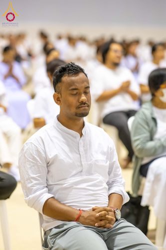 ภาพ No.325636:วันที่ 26 เมษายน พ.ศ.2569 กิจกรรมงานบุญวันอาทิตย์ สาธุชนปฏิบัติธรรมร่วมกัน ณ ห้องแก้วสารพัด 1 วัดพระธรรมกาย ปทุมธานี