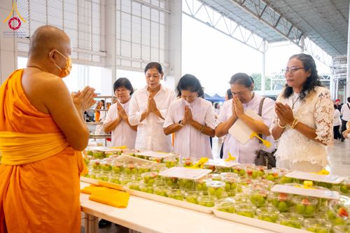 ภาพ No.287320:วันที่ 3 มกราคม พ.ศ.2569 พิธีถวายภัตตาหารเป็นสังฆทาน แด่พระธรรมยาตรา ณ วัดพระธรรมกาย  จังหวัดปทุมธานี ในโครงการธรรมยาตรา กตัญญูบูชา มหาปูชนียาจารย์ พระมงคลเทพมุนี(สด จนฺทสโร) พระผู้ปราบมาร อนุสรณ์สถาน 7 แห่ง ปีที่ 14