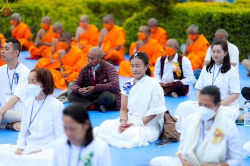 ภาพ No.78191:พิธีจุดประทีปและเวียนประทักษิณถวายเป็นพุทธบูชา ในโครงการบรรพชาสามเณรหมู่ ณ ลุมพินีวัน ประเทศเนปาล  วันที่ 16 มีนาคม พ.ศ. 2566