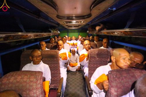 ภาพ No.314043:วันจันทร์ที่ 16 มีนาคม พ.ศ. 2569 พิธีเวียนเทียนประทักษิณ และพิธีบรรพชาสามเณร 500 รูป ณ วิหารมายาเทวี ประเทศเนปาล