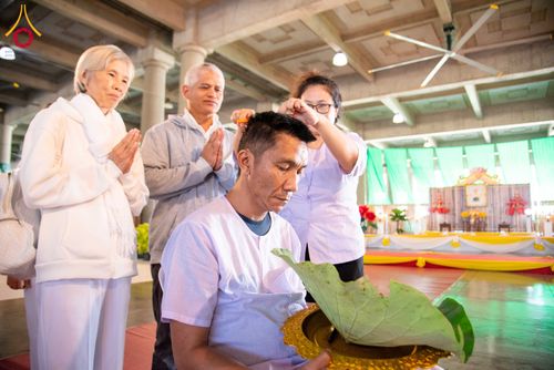 ภาพ No.293616:วันที่ 10 มกราคม พ.ศ. 2569 พิธีปลงผมธรรมทายาทบูชาธรรม 117  ปี คุณยายอาจารย์ฯ ณ วิหารคด วัดพระธรรมกาย ปทุมธานี