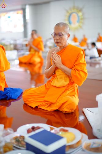 ภาพ No.229456:วันเสาร์ที่ 21 มิถุนายน พ.ศ. 2568 พิธีถวายภัตตาหารเมนูสวรรค์ เพื่อการบรรลุธรรม ณ หอฉันคุณยายอาจารย์ฯ วัดพระธรรมกาย