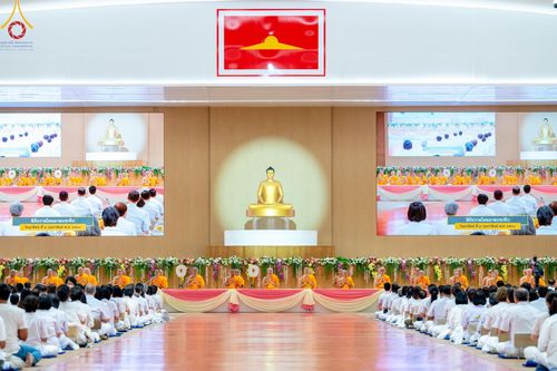 ภาพ No.206860:พิธีถวายโคมมาฆประทีป น้อมถวายเป็นพุทธบูชา แด่คณะพระภิกษุ สามเณร วัดพระธรรมกาย วันอาทิตย์ที่ 9 กุมภาพันธ์ พ.ศ. 2568 ณ ห้องแก้วสารพัดนึก 2 สภาธรรมกายสากล วัดพระธรรมกาย จังหวัดปทุมธานี