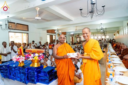 ภาพ No.175872:พิธีทอดผ้าป่าสมทบกฐิน ณ วัดธัมเมสวา รามายา มาตะเล ศรีลังกา โดยมูลนิธิธรรมกาย ในนามหลวงพ่อธัมมชโย วันที่ 9 พฤศจิกายน พ.ศ. 2567