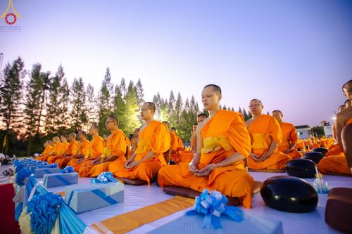 ภาพ No.192927:พิธีตักบาตรพระธรรมยาตรา ณ อนุสรณ์สถานคลองบางนางแท่น อ.สามพราน จ.นครปฐม ในโครงการธรรมยาตรา กตัญญูบูชา มหาปูชนียาจารย์ พระมงคลเทพมุนี(สด จนฺทสโร) พระผู้ปราบมาร อนุสรณ์สถาน 7 แห่ง ปีที่ 13 วันที่ 11 มกราคม พ.ศ.2568