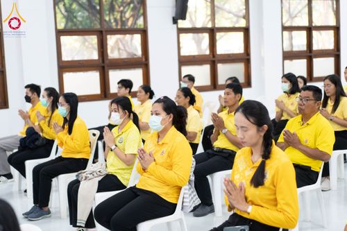 ภาพ No.194729:พิธีเจริญพระพุทธมนต์ และทำบุญตักบาตร ถวายพระราชกุศล แด่พระบาทสมเด็จพระเจ้าอยู่หัว เนื่องในโอกาสพระราชพิธีสมมงคล พระชนมายุเท่าพระบาทสมเด็จพระพุทธยอดฟ้าจุฬาโลกมหาราช สมเด็จพระปฐมบรมกษัตริยาธิราชแห่งพระราชวงศ์จักรี พุทธศักราช 2568 วันที่ 14 มกราคม พ.ศ. 2568