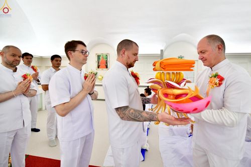 ภาพ No.257359:วันที่ 11 ตุลาคม พ.ศ. 2568 พิธีทอดกฐินสามัคคี  เพื่องานเผยแผ่พระพุทธศาสนา วิชชาธรรมกายสู่ชาวท้องถิ่น ณ วัดพระธรรมกายคอร์ซัวร์ ลุสท์สโกว  ประเทศเดนมาร์ก 