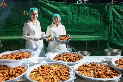 ภาพ No.189938:พิธีถวายภัตตาหารเป็นสังฆทาน แด่พระธรรมยาตรา ณ อนุสรณ์สถานมหาวิหารพระมงคลเทพมุนี (โลตัสแลนด์) อ.สองพี่น้อง จ.สุพรรณบุรี ในโครงการธรรมยาตรา กตัญญูบูชา มหาปูชนียาจารย์ พระมงคลเทพมุนี(สด จนฺทสโร) พระผู้ปราบมาร อนุสรณ์สถาน 7 แห่ง ปีที่ 13 วันที่ 6 มกราคม 2568
