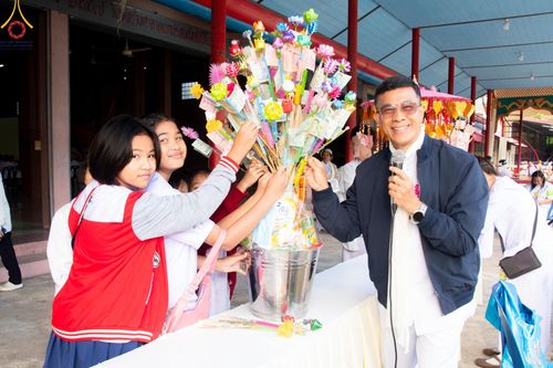 ภาพ No.189794:พิธีทอดผ้าป่าทำนุบำรุงศาสนสถาน ณ วัดอัมพวัน ต.สองพี่น้อง อ.สองพี่น้อง จ.สุพรรณบุรี ในโครงการธรรมยาตรา กตัญญูบูชา มหาปูชนียาจารย์ พระมงคลเทพมุนี(สด จนฺทสโร) พระผู้ปราบมาร อนุสรณ์สถาน 7 แห่ง ปีที่ 13 วันที่ 5 มกราคม พ.ศ. 2568