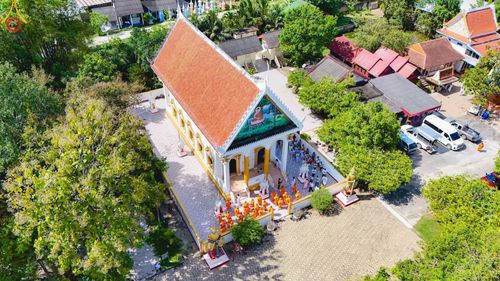 ภาพ No.186426:พิธีตัดปอย ปลงผม เวียนประทักษิณ  มอบบาตรผ้าไตร ขอขมาผู้ปกครอง และพิธีบรรพชาอุปสมบท  โครงการอุปสมบทหมู่บูชาธรรมมหาปูชนียาจารย์  ประจำปี 2567 ณ ศูนย์ปฏิบัติธรรมภาคใต้และวัดคงคาเลียบ อ.บางกล่ำ จ.สงขลา วันอาทิตย์ที่ 8 ธันวาคม พ.ศ. 2567