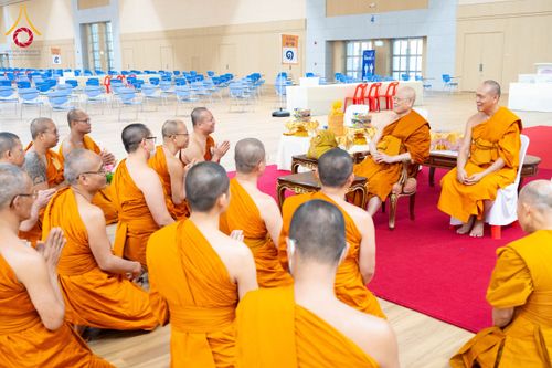 ภาพ No.208754:พระบาทสมเด็จพระเจ้าอยู่หัวทรงพระกรุณาโปรดเกล้าฯ พระราชทานภัตตาหารพระราชทาน แด่พระภิกษุ สามเณร ในการสอบบาลีสนามหลวง ณ วัดพระธรรมกาย วันที่ 22 กุมภาพันธ์ พ.ศ. 2568 ณ วัดพระธรรมกาย อำเภอคลองหลวง จังหวัดปทุมธานี