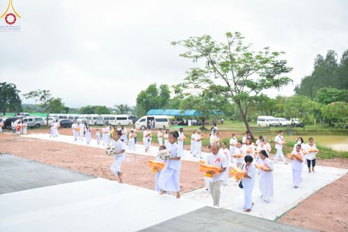 ภาพ No.146539:พิธีทอดผ้าป่าสร้างหลังคาอาคาร 80 ปี หลวงพ่อธัมมชโย ณ ศูนย์ปฎิบัติธรรมวิหารแดง จังหวัดสระบุรี วันอาทิตย์ที่ 28 กรกฎาคม พ.ศ. 2567