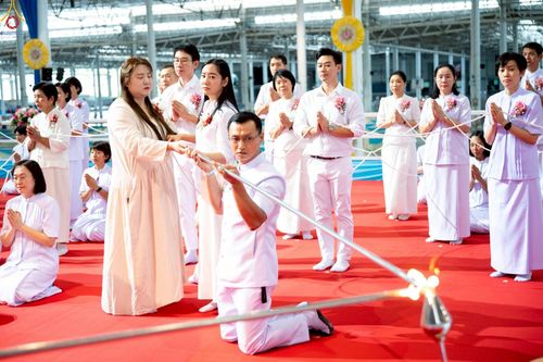 ภาพ No.235540:วันอาทิตย์ที่ 27 กรกฎาคม พ.ศ. 2568 พิธีจุดเทียนใจ ไฟนิรันด์ อนันตชัย ณ วัดพระธรรมกาย จ.ปทุมธานี