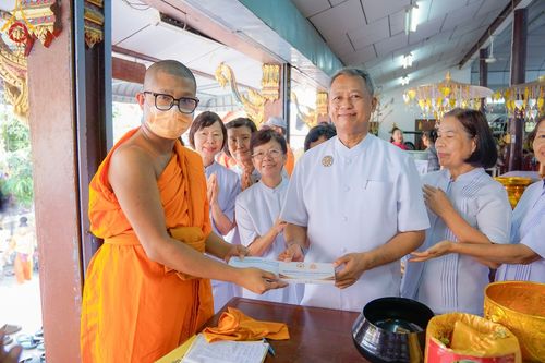 ภาพ No.173432:พิธีทอดกฐิน ณ วัดครุใน อ.พระประแดง จ.สมุทรปราการ ในโครงการกฐินสามัคคีทั่วไทย 30,000 วัด บูชาธรรม 80 ปี หลวงพ่อธัมมชโย โดยคณะศิษยานุศิษย์วัดพระธรรมกาย วันที่ 18 ตุลาคม พ.ศ. 2567