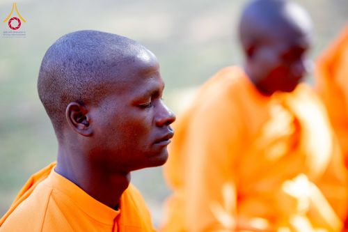 ภาพ No.232968:วันอาทิตย์ 29 มิถุนายน พ.ศ. 2568 กิจกรรมอบรมธรรมทายาทแอฟริกาใต้  ปฏิบัติธรรมสร้างสันติสุขภายใน แสงแห่งพุทธธรรมสู่แผ่นดินแอฟริกาใต้ ณ บริเวณหน้าวัดพระธรรมกายโจฮันเนสเบิร์ก