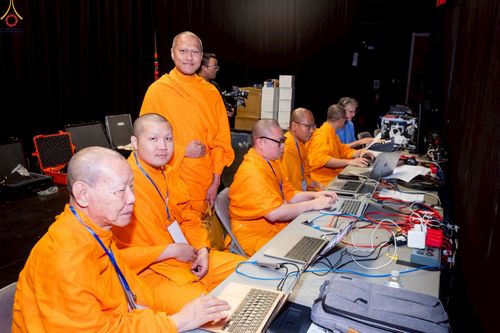 ภาพ No.249737:วันอาทิตย์ที่ 28 กันยายน พ.ศ. 2568 การปฏิบัติธรรมบูชาธรรม 108 ปี แห่งการบรรลุธรรมของหลวงปู่วัดปากน้ำ ได้จุดประทีปสันติภาพไปทั่วโลก และได้ร่วมเสวนาทางปัญญา เพื่อการขยายพระพุทธศาสนาวิชชาธรรมกายไปทั่วโลก  ในงาน HTC Newyork USA