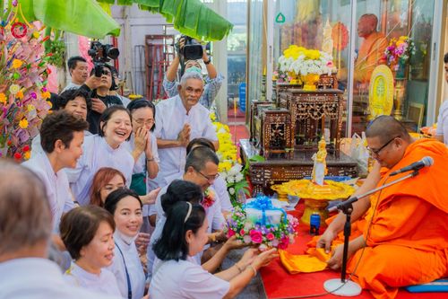 ภาพ No.178343:พิธีทอดกฐิน ณ วัดหัวโพธิ์ ต.หัวโพธิ์ อ.สองพี่น้อง จ.สุพรรณบุรี ในโครงการทอดกฐินสามัคคีทั่วไทย 30,000 วัด บูชาธรรม 80 ปี หลวงพ่อธัมมชโย โดยคณะศิษยานุศิษย์วัดพระธรรมกาย วันที่ 9 พฤศจิกายน พ.ศ. 2567