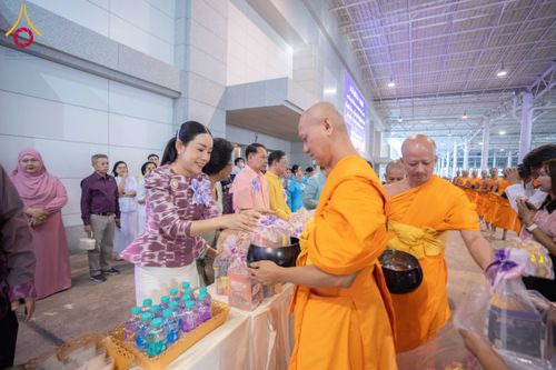 ภาพ No.196015:ผู้ว่าปทุมฯ เปิดงานวันครู ครั้งที่ 69 พ.ศ. 2568 จังหวัดปทุมธานี “เรียนดี มีความสุข : ครูไทยร่วมใจปฏิวัติการศึกษา เด็กฉลาดคิด ฉลาดทำ” ณ วัดพระธรรมกาย - รวมใจระลึกถึงพระคุณบูรพาจารย์ ยกย่องเชิดชูเกียรติผู้ประกอบวิชาชีพทางการศึกษาที่ประกอบคุณงามความดี 