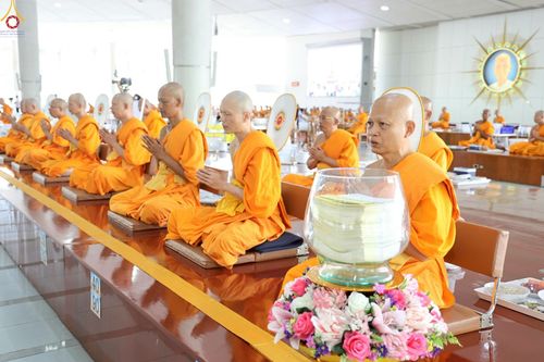 ภาพ No.234810:วันศุกร์ที่ 25 กรกฎาคม พ.ศ. 2568 (วันพระ แรม 15 ค่ำ เดือน 8) พิธีบุพเปตพลี ครั้งที่ 167 ร่วมอุทิศบุญแด่หมู่ญาติที่ล่วงลับไปแล้ว และสืบทอดอายุพระพุทธศาสนา ณ หอฉันคุณยายอาจารย์ฯ วัดพระธรรมกาย