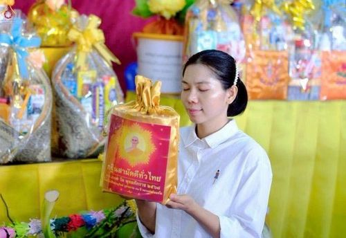 ภาพ No.254625:วันที่ 13 ตุลาคม พ.ศ. 2568 พิธีทอดกฐินสามัคคีทั่วไทย 30,000 วัด โดยคณะศิษยานุศิษย์ บูชาธรรม 81 ปี หลวงพ่อธัมมชโย ณ วัดจันทร์ใน แขวงบางคอแหลม เขตยานนาวา กรุงเทพมหานคร