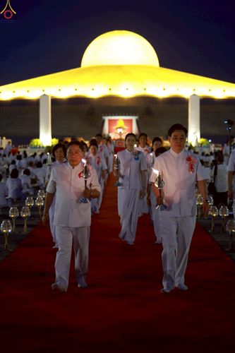 ภาพ No.253610:วันที่ 10 ตุลาคม พ.ศ. 2568 พิธีจุดประทีปบูชาพระผู้ปราบมาร, พิธีจุดประทีปบนพระมหาธรรมกายเจดีย์  20,000 ดวง เนื่องในวันคล้ายวันเกิดครบรอบ 141 ปี พระมงคลเทพมุนี (สด จนฺทสโร)