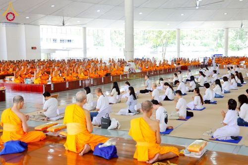 ภาพ No.262650:วันที่ 18,25 ตุลาคม พ.ศ. 2568 พิธีถวายภัตตาหารเมนูสวรรค์ เพื่อการบรรลุธรรม ณ หอฉันคุณยายอาจารย์ฯ วัดพระธรรมกาย