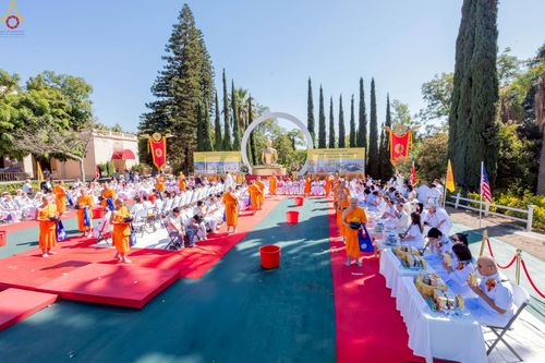 ภาพ No.259281:วันอาทิตย์ที่ 12 ตุลาคม พ.ศ. 2568 พิธีทอดกฐินบรมจักรพรรดิ สร้างอุโบสถ 82 ปี บูชาธรรมหลวงพ่อธัมมชโย ณ วัดพระธรรมกายแคลิฟอร์เนีย ประเทศสหรัฐอเมริกา 