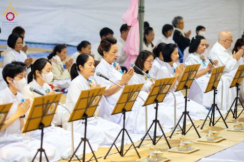 ภาพ No.198295:พิธีถวายภัตตาหารเป็นสังฆทาน แด่พระธรรมยาตรา ณ อนุสรณ์สถานบางปลา วัดบางปลา อำเภอบางเลน จังหวัดนครปฐม ในโครงการธรรมยาตรา กตัญญูบูชา มหาปูชนียาจารย์ พระมงคลเทพมุนี(สด จนฺทสโร) พระผู้ปราบมาร อนุสรณ์สถาน 7 แห่ง ปีที่ 13 วันที่ 20 มกราคม พ.ศ. 2568