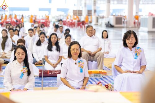 ภาพ No.188483:พิธีถวายภัตตาหารเป็นสังฆทาน แด่พระธรรมยาตรา ในโครงการธรรมยาตรา กตัญญูบูชา มหาปูชนียาจารย์ พระมงคลเทพมุนี(สด จนฺทสโร) พระผู้ปราบมาร อนุสรณ์สถาน 7 แห่ง ปีที่ 13 ณ สภาธรรมกายสากล วัดพระธรรมกาย วันที่ 3 มกราคม พ.ศ. 2568