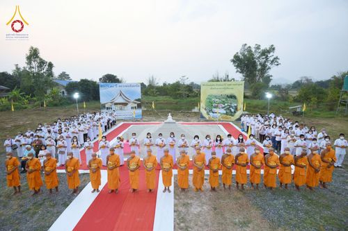 พิธีกลั่นแผ่นดิน โปรยดอกไม้ ขนทรายเข้าศูนย์ เพื่อสร้างอาคารปฏิบัติธรรม 80 ปี หลวงพ่อธัมมชโย  ณ ศูนย์ปฏิบัติธรรมวิหารแดง ตำบลเจริญธรรม อำเภอวิหารแดง จ.สระบุรี วันอาทิตย์ที่ 19 กุมภาพันธ์ พ.ศ. 2566