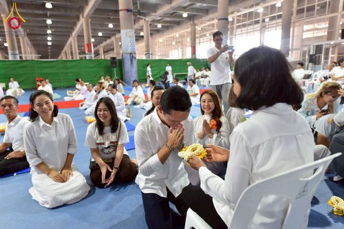 ภาพ No.238066:วันอังคารที่ 12 สิงหาคม พ.ศ. 2568 กิจกรรมวันแม่แห่งชาติ พิธีเปิดห้องปฎิบัติธรรม "กลางใส ใจสว่าง" (World Inner Peace Meditation Room) พิธีลูกกราบคุณแม่-คุณพ่อ พิธีทอดผ้าป่ากองทุนเลี้ยงพระ&กฐิน 30,000 วัด(บูชาธรรมหลวงพ่อ) พิธีไถ่โคท้อง 2 ตัว  ณ วิหารคด 2 ว