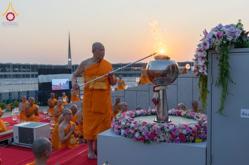 ภาพ No.207685:พิธีเวียนประทักษิณและจุดมาฆประทีป ในวันมาฆบูชา วันพุธที่ 12 กุมภาพันธ์ พ.ศ. 2568 ณ พระมหาธรรมกายเจดีย์ วัดพระธรรมกาย