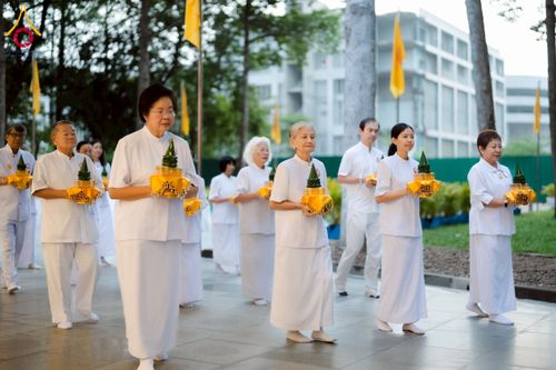 ภาพ No.244504:วันเสาร์ที่ 6 กันยายน พ.ศ. 2568 พิธีเวียนประทักษิณ และวันทาสีมาของนาคธรรมทายาท โครงการอุปสมบทหมู่บูชาธรรมครบรอบ 108 ปี วันครูผู้ค้นพบวิชชาธรรมกาย ณ โบสถ์พระไตรปิฎก วัดพระธรรมกาย