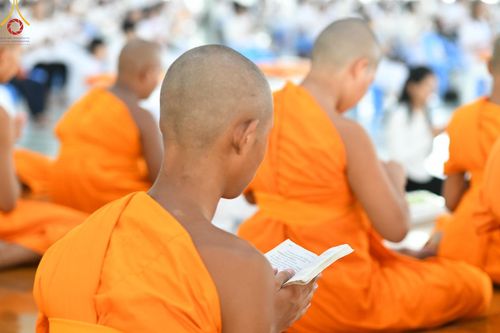 ภาพ No.151949:พิธีบุพเปตพลี ครั้งที่ 155 ร่วมอุทิศบุญแด่หมู่ญาติที่ล่วงลับไปแล้ว และสืบทอดอายุพระพุทธศาสนา วันจันทร์ที่ 2 กันยายน พ.ศ. 2567 (วันพระ แรม 14 ค่ำ เดือน 9) ณ หอฉันคุณยายอาจารย์ฯ วัดพระธรรมกาย