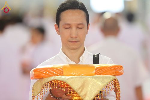 ภาพ No.215359:วันอาทิตย์ต้นเดือนที่ 6 เมษายน พ.ศ. 2568 ขบวนอัญเชิญผ้าป่าสมทบ มหาสังฆทาน 40,000 กว่าวัดทั่วประเทศ ณ สภาธรรมกายสากล วัดพระธรรมกาย