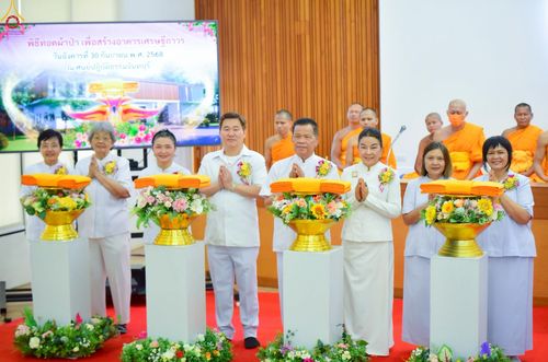 ภาพ No.249916:วันอังคารที่ 30 กันยายน พ.ศ. 2568 พิธีตอกเสามงคลต้นแรกอาคารเศรษฐีถาวร ที่พักผู้มาปฏิบัติธรรม ณ ศูนย์ปฏิบัติธรรมจันทบุรี